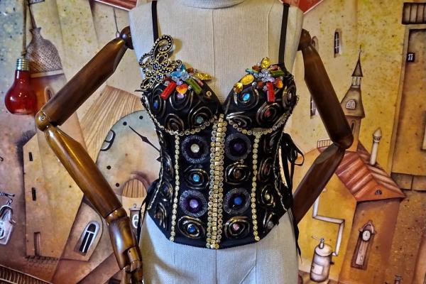 BÜSTİYER  KOSTÜM MODEL 2